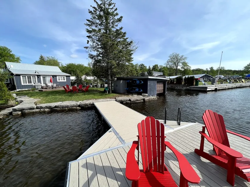 Little Blue Lakefront Cottage on Sturgeon Lake!! - Image 1