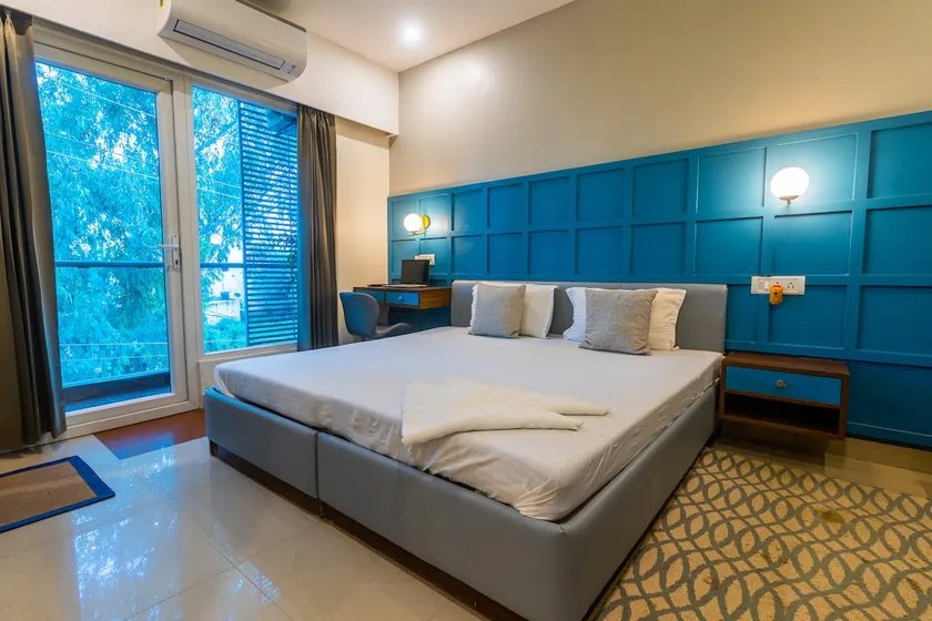 Luxe 6BHK Bungalow Floor w/Terrace - GomtiNagar - Image 1