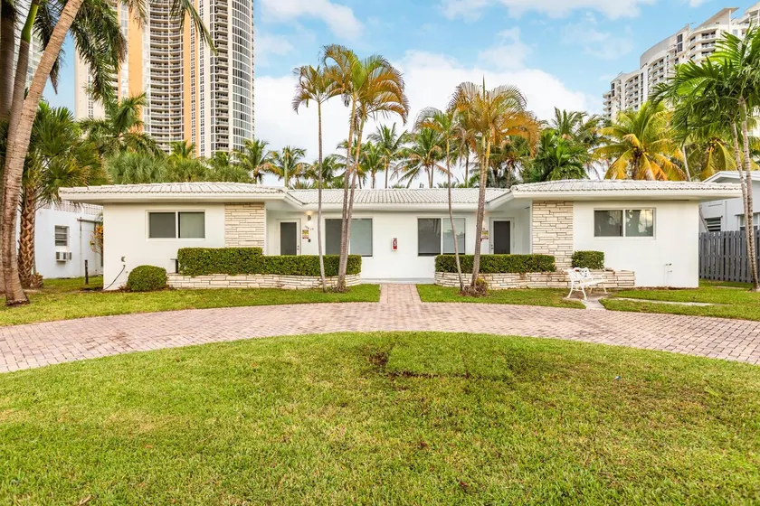 2 Bedroom 2 Bath Beach 1 min Walk 8 People Keyless Flexible Check in - Image 1