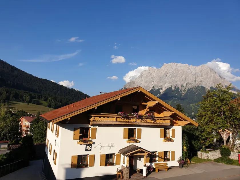 Alpine idyll - enjoy a wonderful mountain backdrop 2 - Image 1