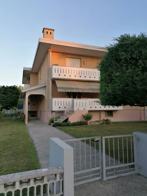 Cozy 2 bedroom flat with terrace - Image 1