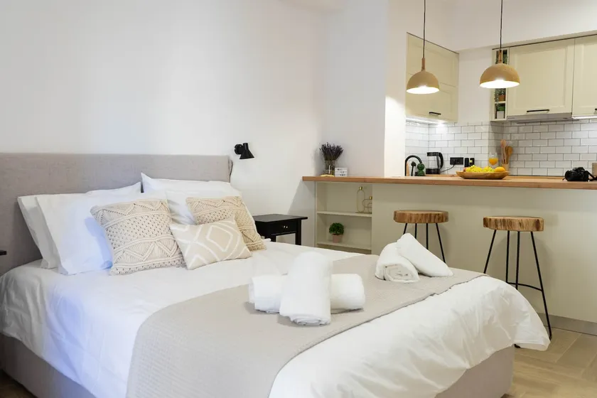 Marilias Luxury Studio Apartment - Image 1