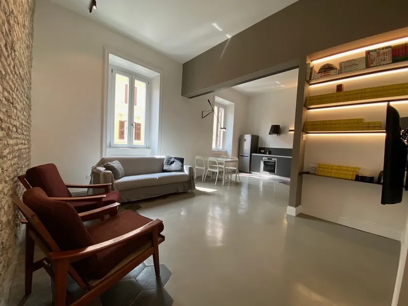 large and bright house with windows overlooking the Colosseum 2 - Image 1