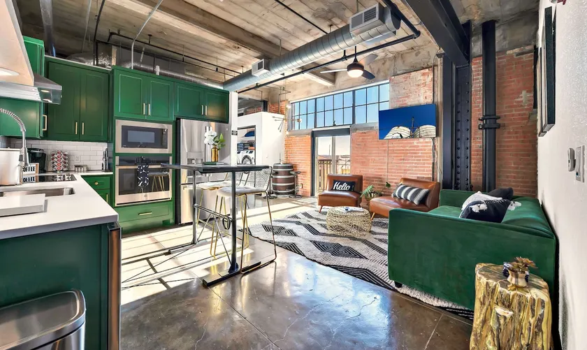 Oso Condo- Walk To The Silos - Image 1