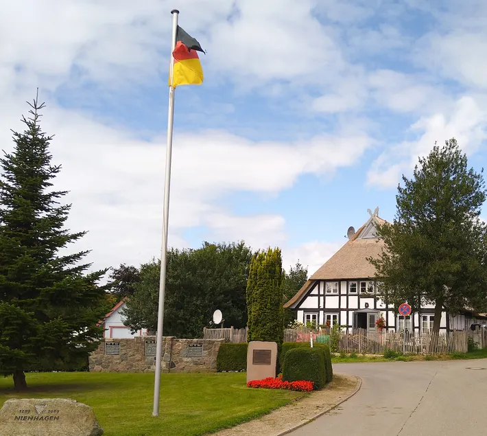 Top loft under thatched roof, pure nature and close to the Baltic Sea - Image 1
