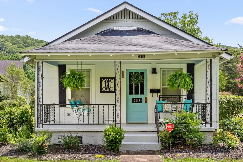 Genevieve's Cottage! Totally Renovated with all the Charm! - Image 1