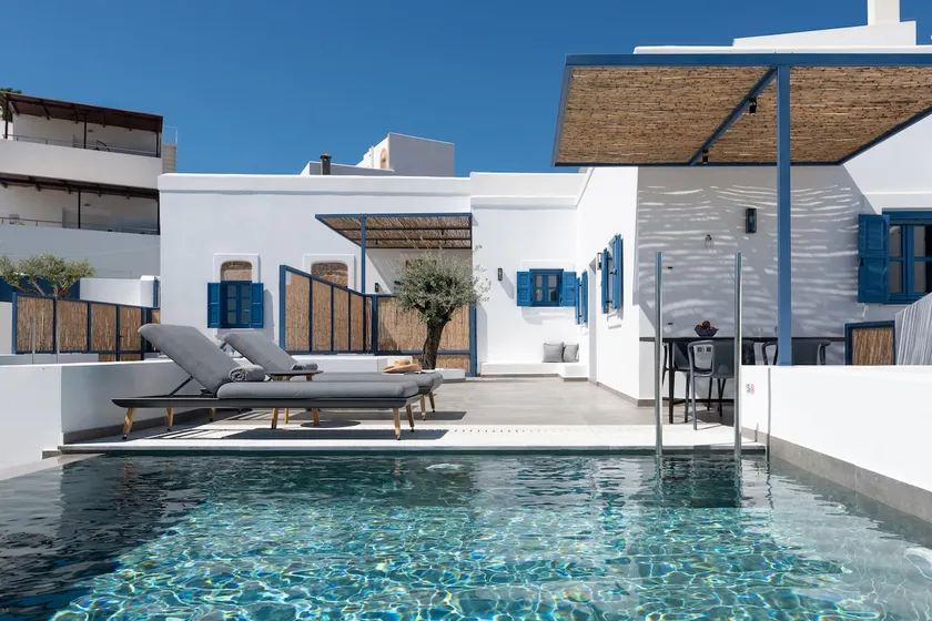 Kalathos Square luxury suites - Image 1