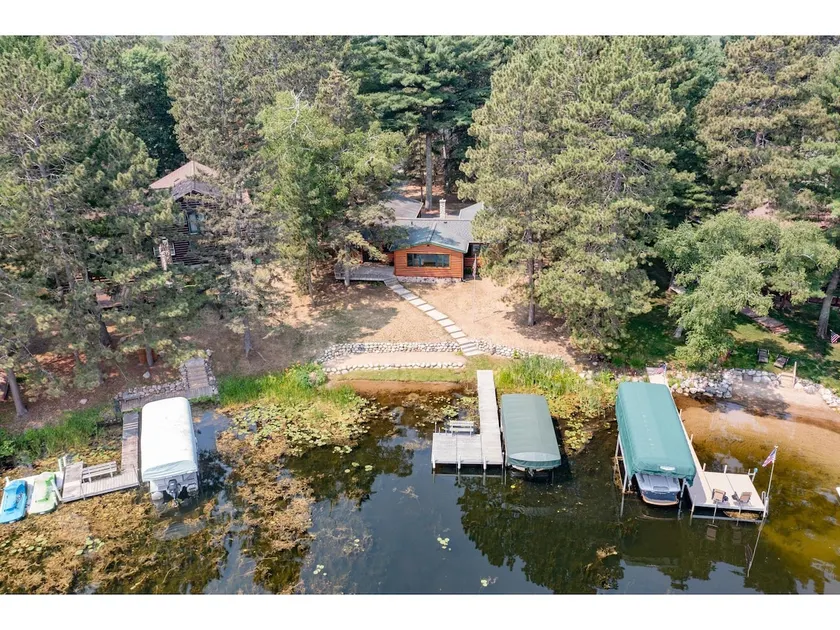 Lakefront Crosslake Cabin + Guest House - Image 1