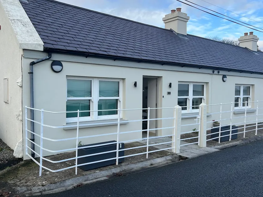 1 Quay Cottages Relaxing 3 bedroom on Sea-Front - Image 1