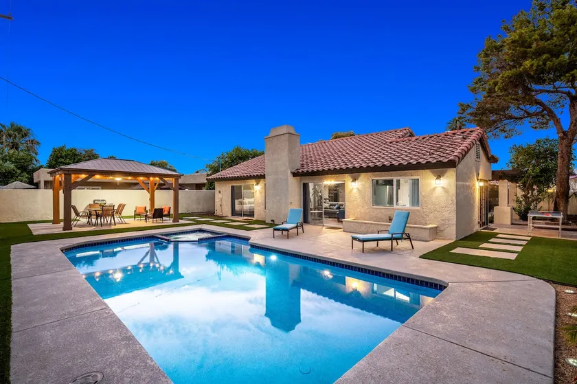 Fully Remodeled, Clean and Cozy, with FREE POOL/SPA HEATING.     - Image 1