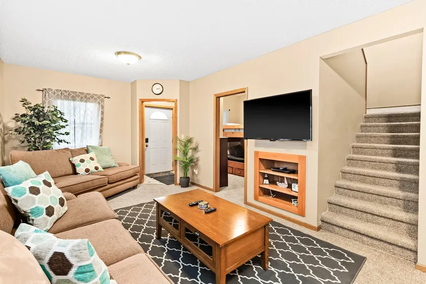 ⚓️Close to Duluth! Close to Lake Superior! Whole house! Centrally located! ⚓️ - Image 1