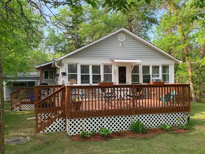 Cozy 2-Bedroom Cottage A Block From The Beach - Image 1