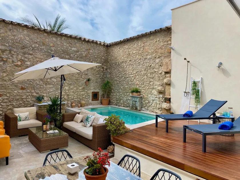 Townhouse Set Corbates in Maria de la Salut - Image 1
