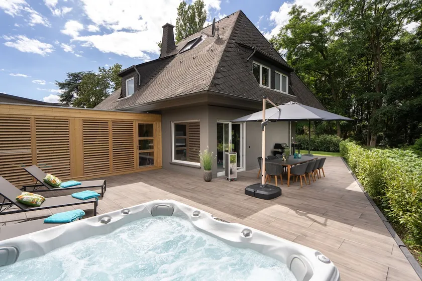 Volcano villa with hot tub and sauna - Image 1