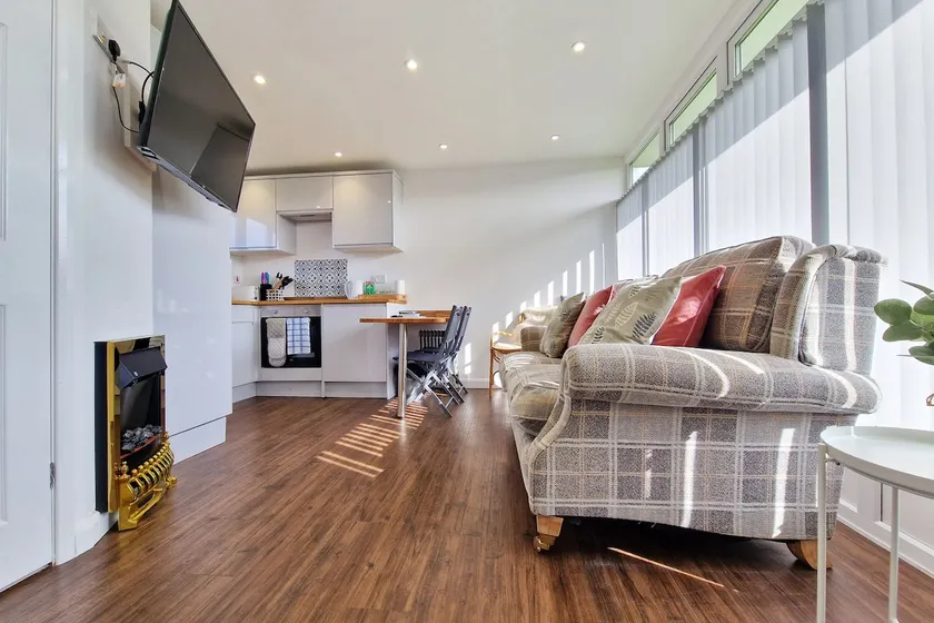 67 Broadside Holiday Chalet near Broads & Beaches - Image 1