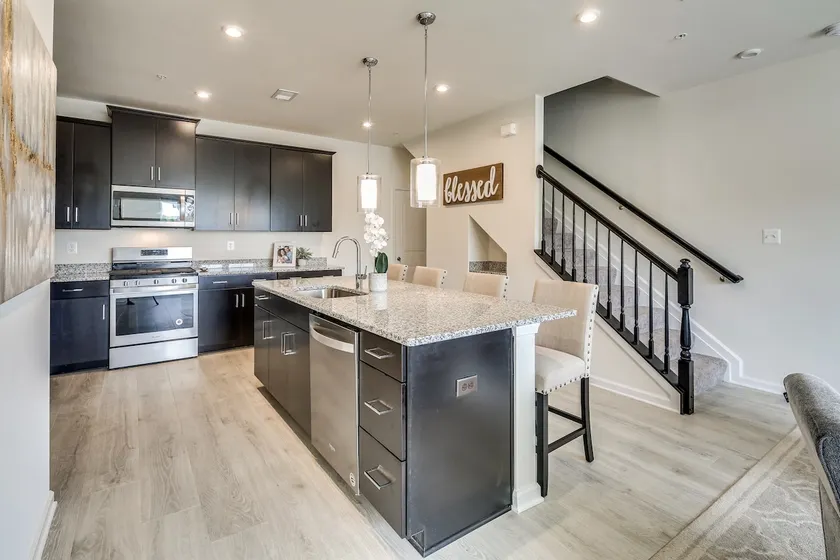 Parkside Retreat Brand New 3-bedroom condo - Image 1