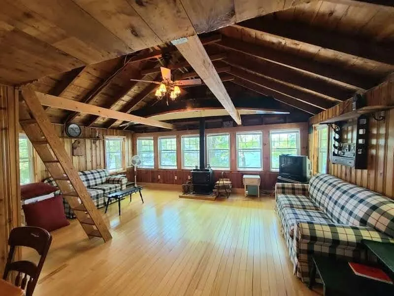 Cheerful 4 Bedroom on The Water - Image 1