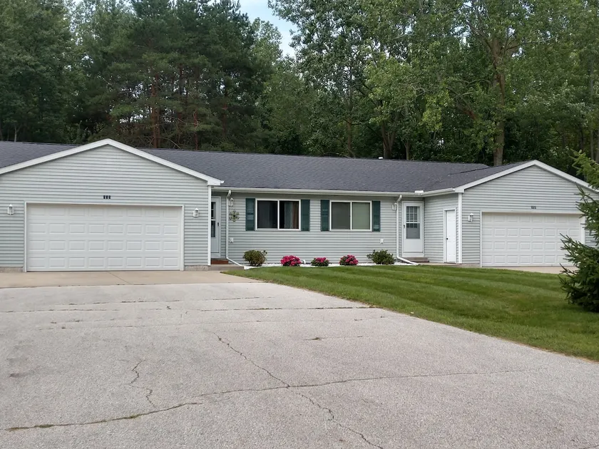 Updated 2 bedroom duplex with 2 baths. - Image 1