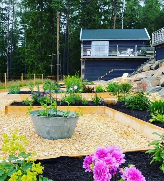 B&B in a rural setting with both sauna and pool. - Image 1