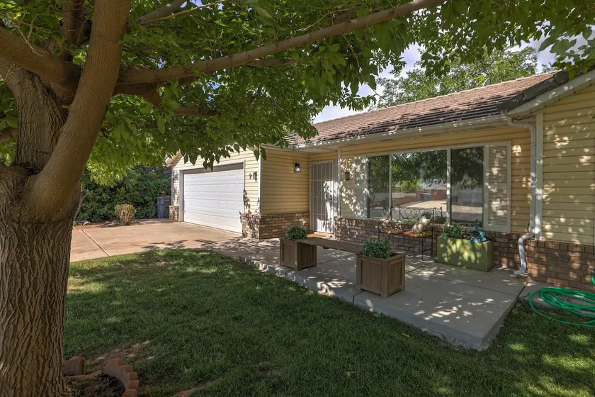 House near Zion: Game room, private yard, comfy - Image 1