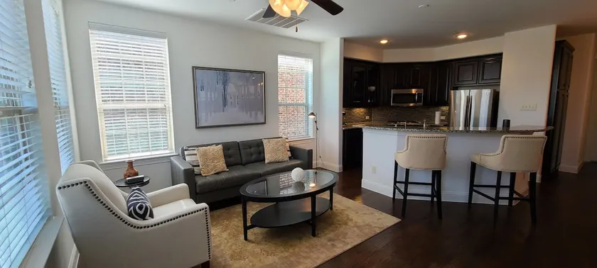 Perfect location, ambiance, close to Legacy West - Image 1