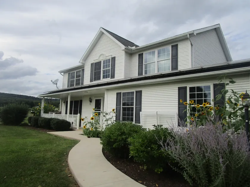 Gorgeous mountain views, spacious 4 bed home! - Image 1