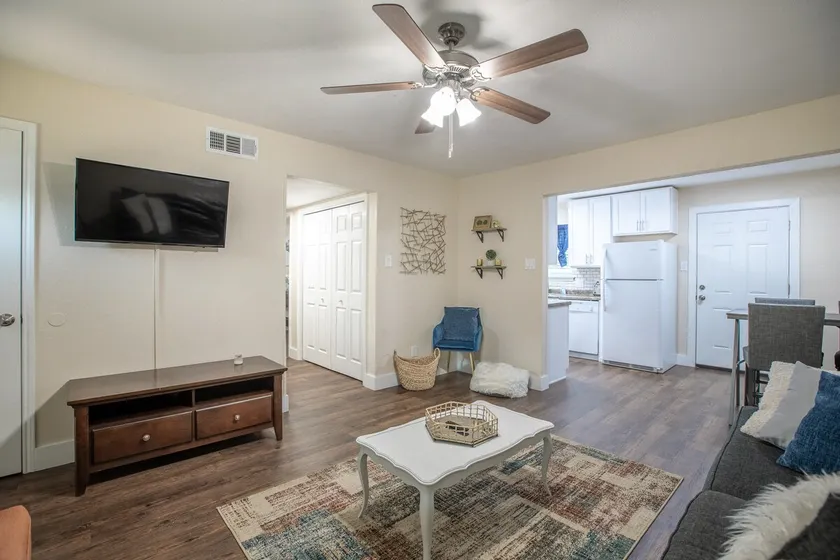 Lovely 2 bedroom in Midlothian, 3 minutes from downtown. - Image 1