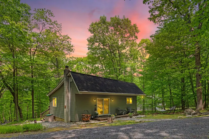 \"Private Retreat\" COZY, Cabin in the woods  - Image 1