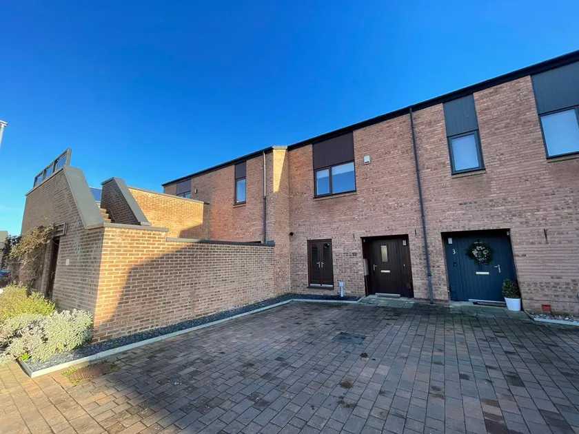 2 Bedroom House with Garden Next to River Tees - Image 1