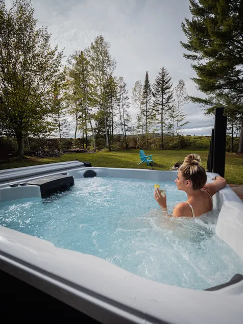 Chalet Le Winnebago, spa and pool - Image 1
