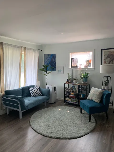 Pet friendly private retro home, free parking! - Image 1