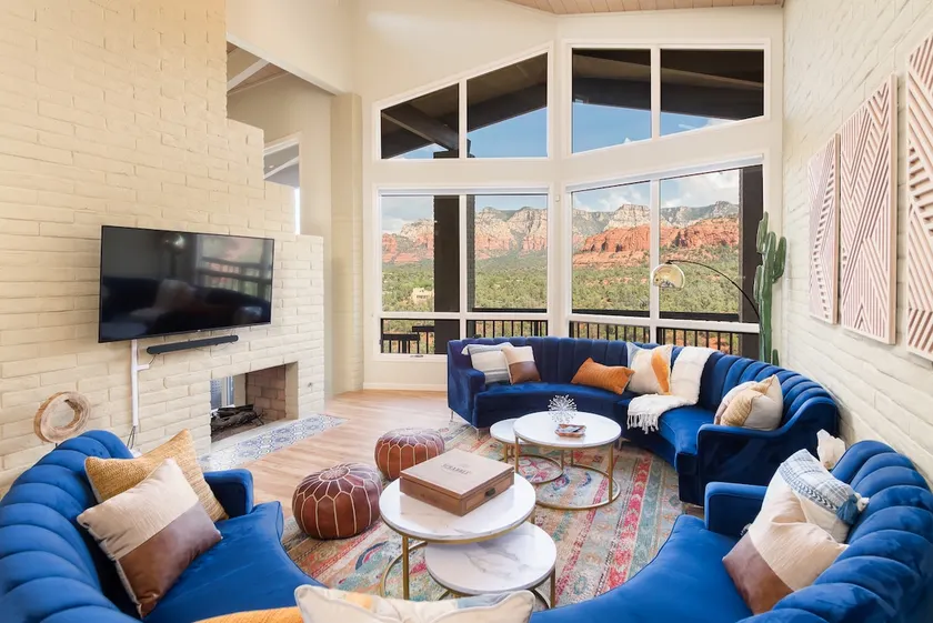 LARGE Hill Top Home w/UNBELIEVABLE Red Rock Views - Image 1
