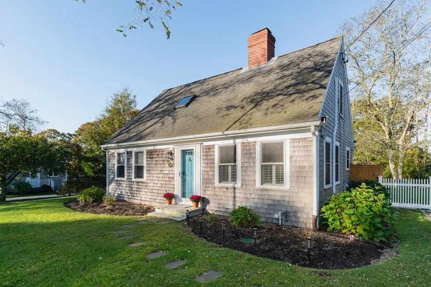 Dog Friendly Home, Walk to Beach - Image 1