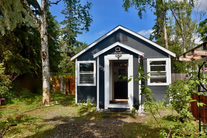 Adorable Centrally Located House w/High Speed WiFi - Image 1