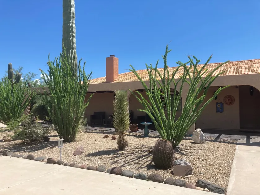 Cheerful 2 Bedroom home surrounded by desert hills - Image 1