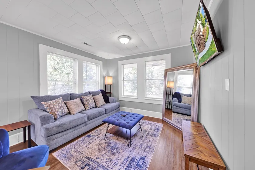 Charming South Eastlake Retreat - Image 1