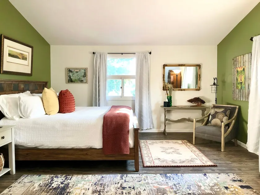 Woodland Avenue Apartment Oasis - Image 1