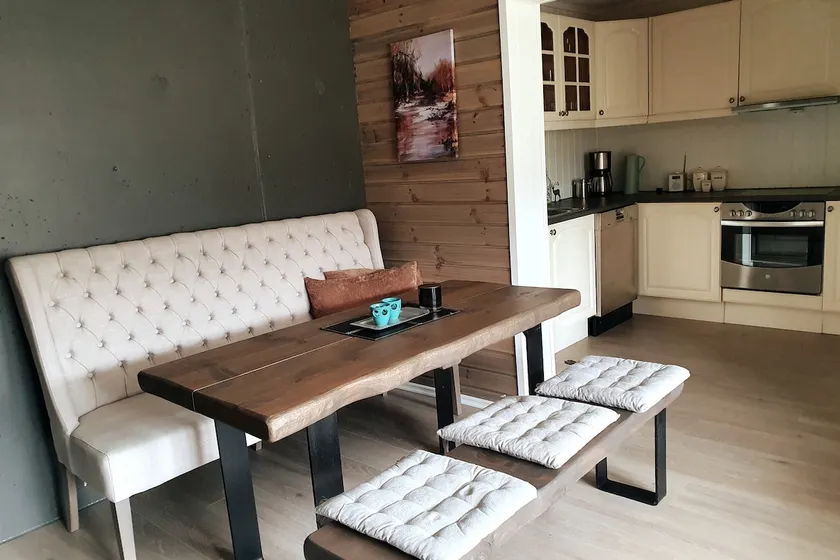 Molden 1- Spacious apartment with jacuzzi access. - Image 1
