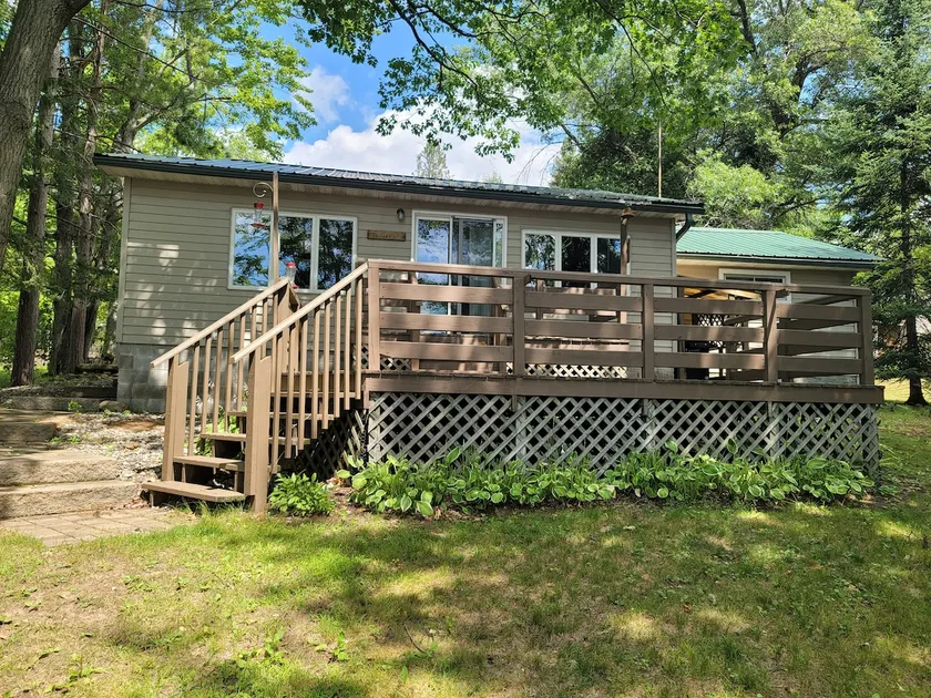 Cozy 2 bedroom cottage on lake! - Image 1