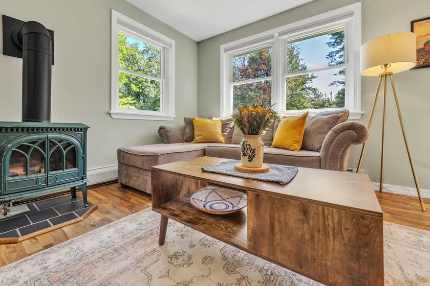 Fully stocked 3BR cottage - Image 1