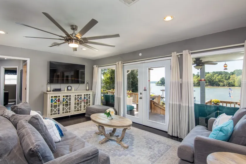 Lakefront Living at the Cove - Image 1