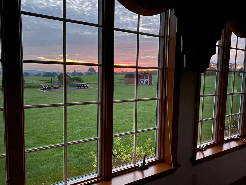 Sunrise Guesthouse, walk to Kitchen Kettle Village - Image 1