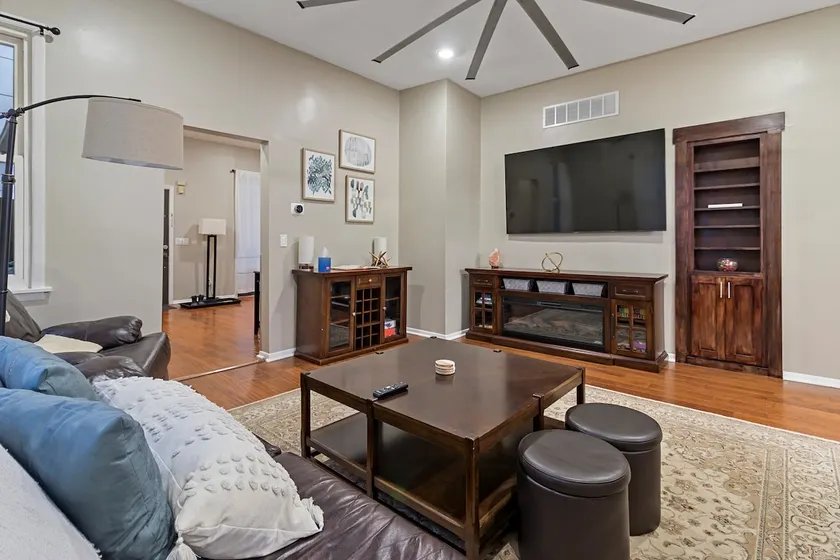 Walkable 3-bedrm Centrally Located to Cincy’s best - Image 1