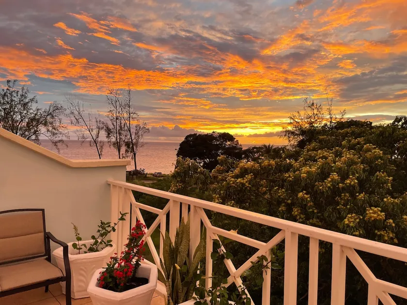 Coastal Serenity - Private Rooftop, 1 min to Ocean - Image 1