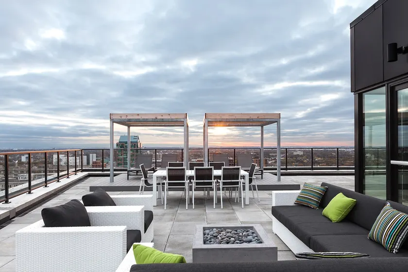 Jets Nest: DT free PRK+ rooftop patio+gym - Image 1