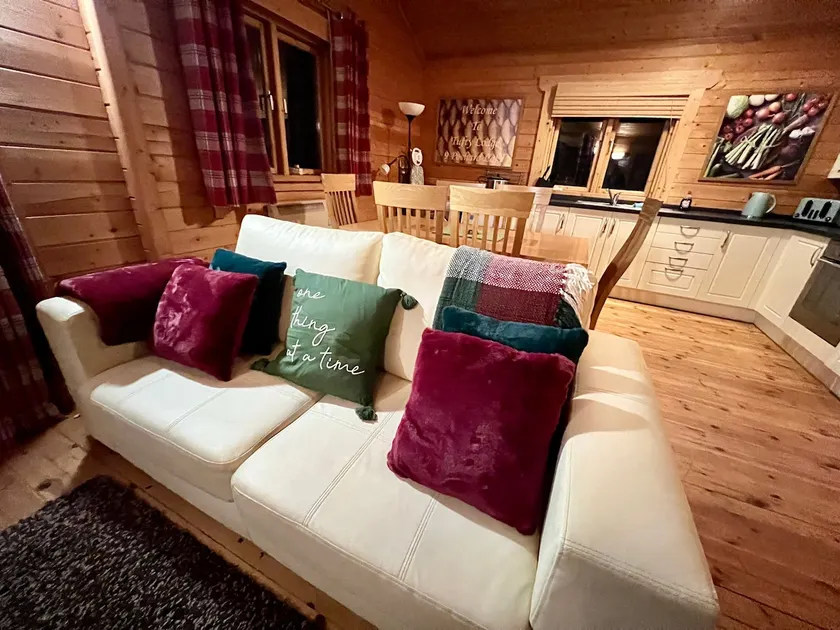 Tufty Lodge, Lake Pochard lodge 9 - Image 1