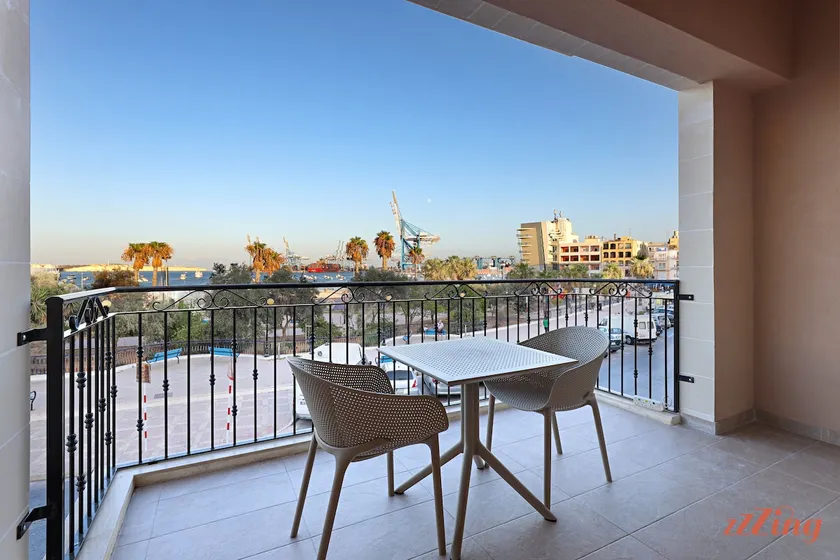 Gem Beachfront Apt with Amazing Bay and Sea Views - Image 1