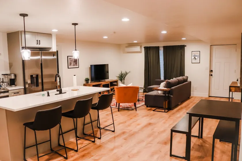 Cozy 1-bedroom basement apartment - Image 1