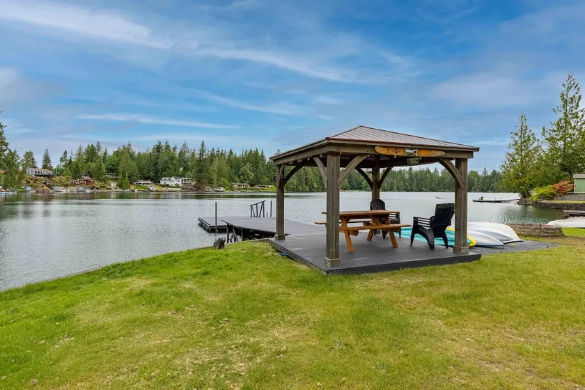Waterfront with EV Charger & Lake Toys - Image 1
