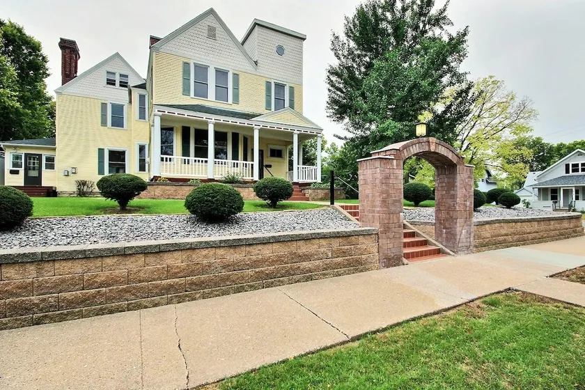 Cozy Hideaway - Fire places, Jacuzzi & King Beds - Image 1